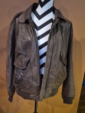 Men's Vintage-Style Brown Leather Bomber Jacket